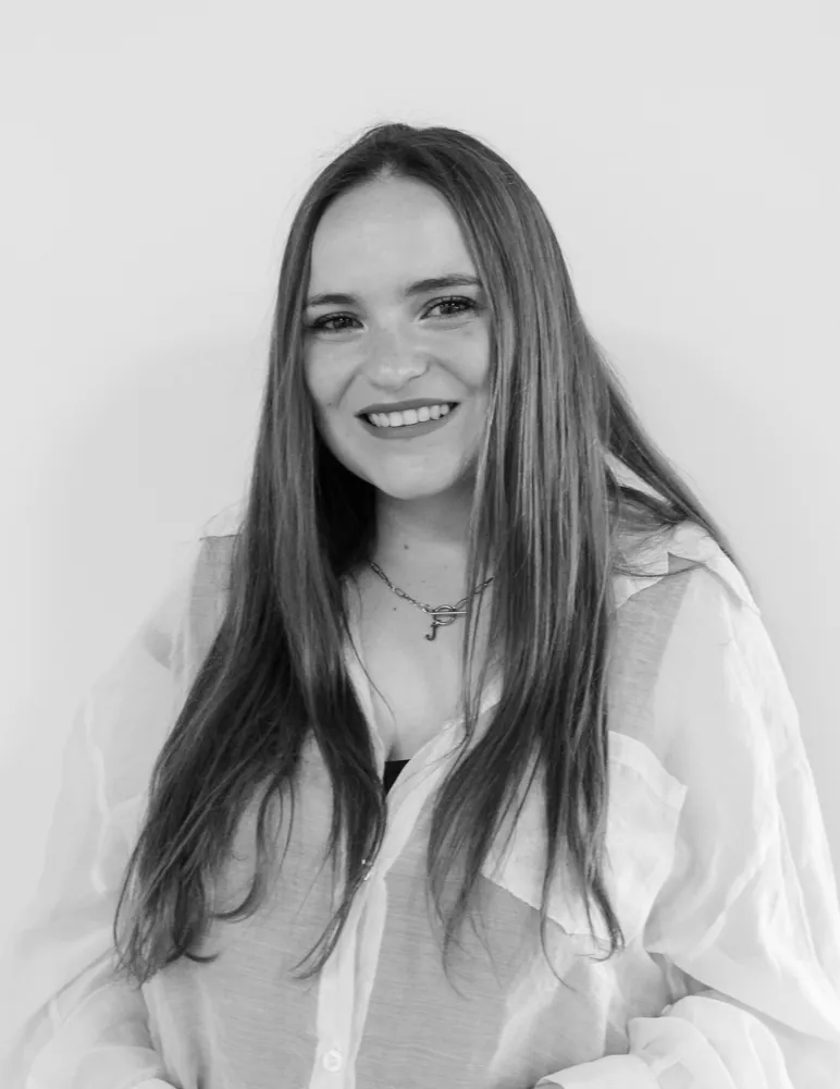 María — Comercial